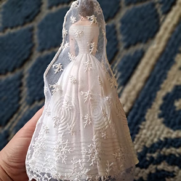 Jackie Kennedy Hamilton collection “graceful for a joyous occasion” figurine - Picture 2 of 3